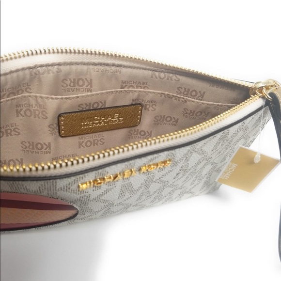 Michael Kors Vanilla PVC Heart Wristlet - Picture 4 of 4